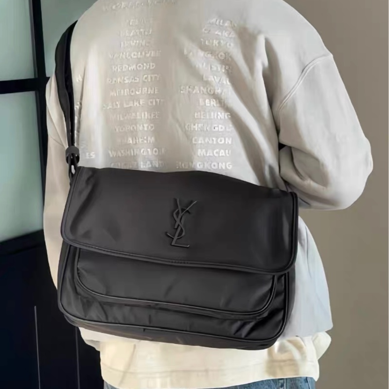 YSL 黑色 niki尼龍郵差包 中號 23年 。尺寸約長32.5cm 寬10cm 高23cm-8