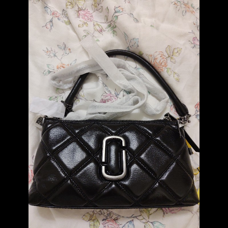 MARC JACOBS 黑皮革菱格紋手提肩背包-6