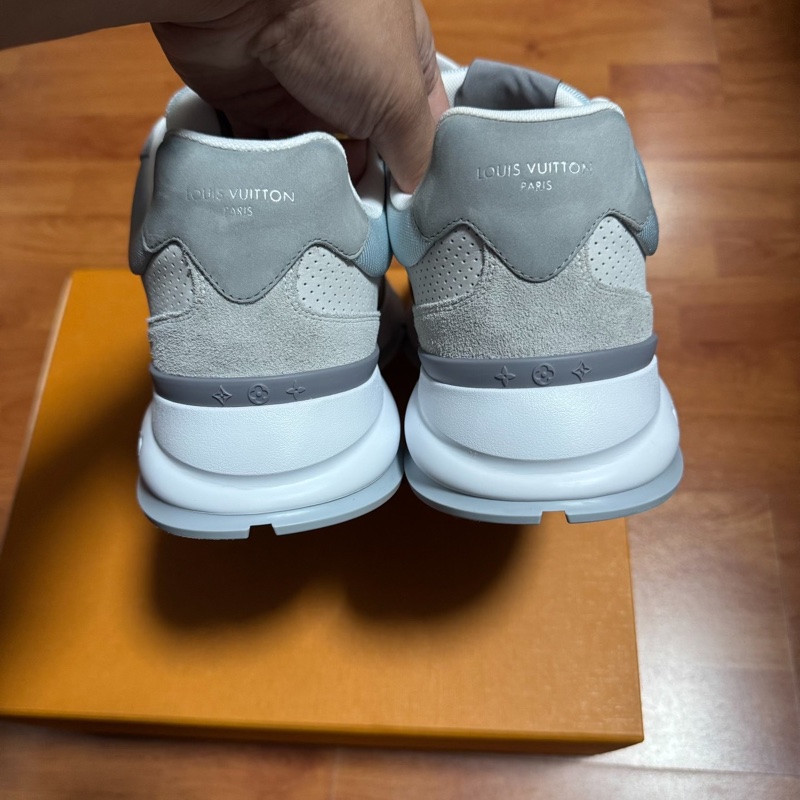 Lv Classic路易威登正品絨面牛皮低幫運動鞋 男款 灰色 41.5碼-4