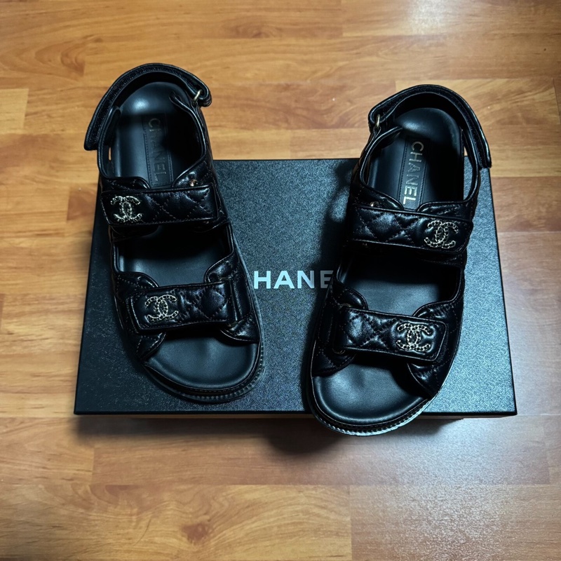 Chanel徽標沙灘鞋香奈兒雙C平底涼鞋 黑金色 39碼-1