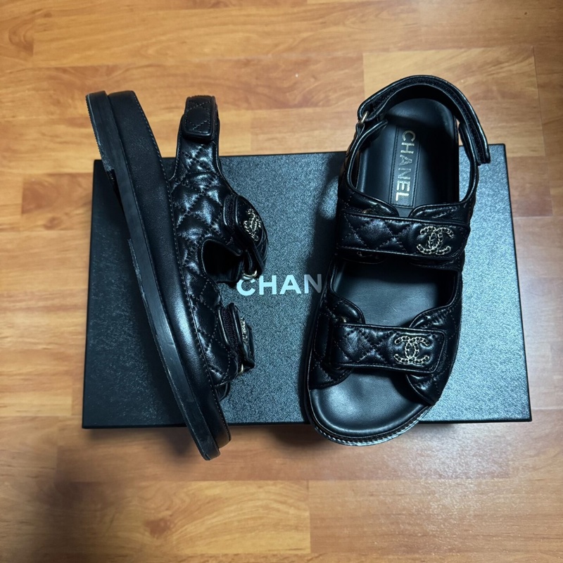 Chanel徽標沙灘鞋香奈兒雙C平底涼鞋 黑金色 39碼-2