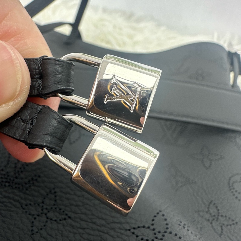 LV Flore 黑色褸空水桶包 晶片款-14