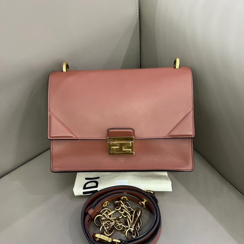 Fendi 全皮Kanu U金標肩背包25*17 98新配件塵袋-1