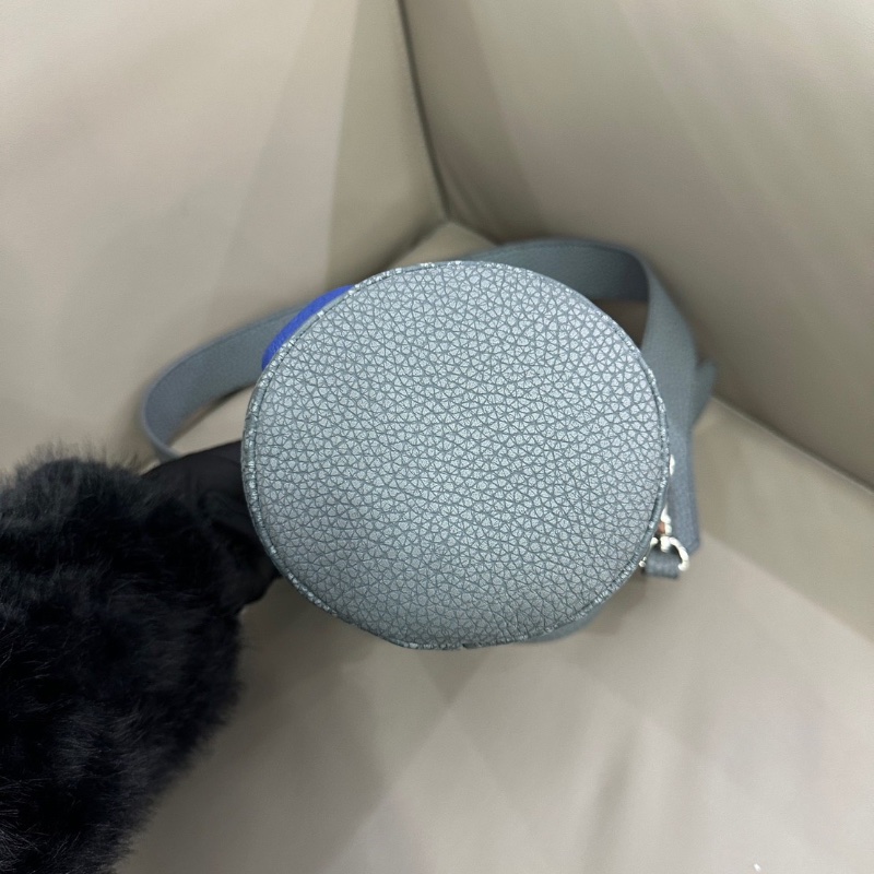 LV Chalk Pouch灰色 黏土攀岩系列抽繩小水桶包 芯片款 12×16 99新配件塵袋盒子-4