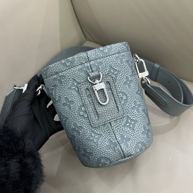 LV Chalk Pouch灰色 黏土攀岩系列抽繩小水桶包 芯片款 12×16 99新配件塵袋盒子-6