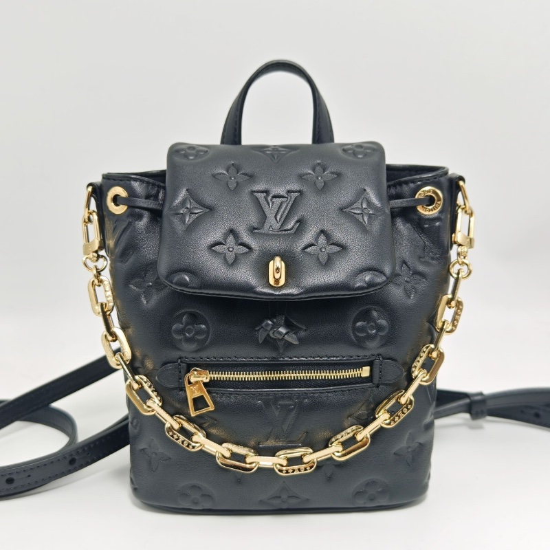 LV Coussin Backpack mini 羊皮黑金壓花後背包芯片款15*20*1.5 99新配件塵袋 鑰匙 鎖-5