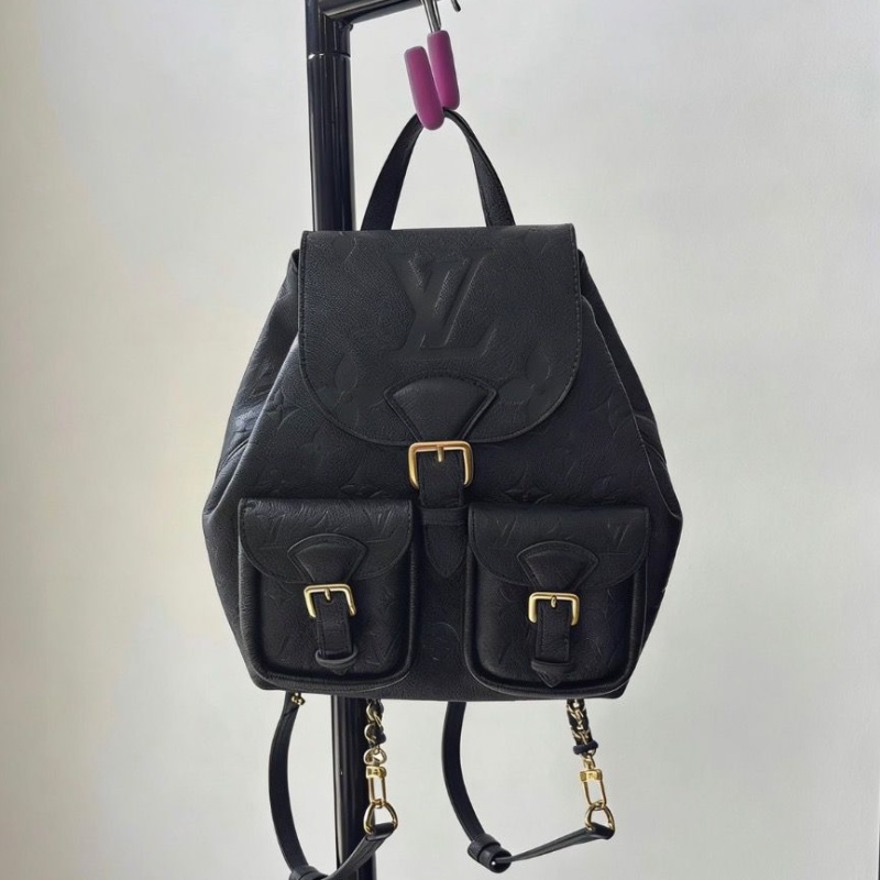 LV Back Up 小青蛙後背包黑金 粒面壓紋牛皮 芯片款18*20 99新配件塵袋-1