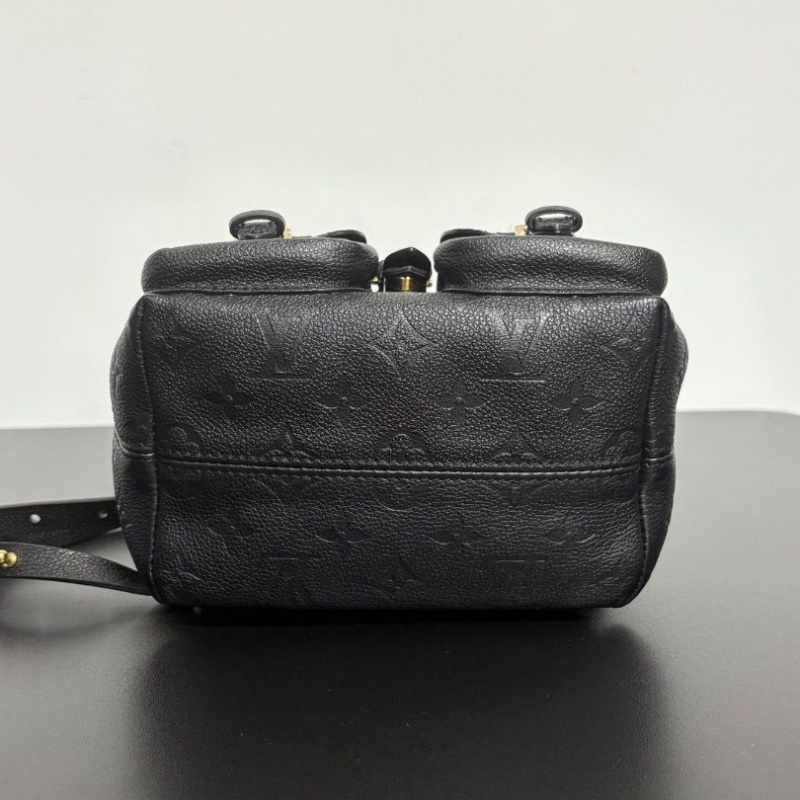 LV Back Up 小青蛙後背包黑金 粒面壓紋牛皮 芯片款18*20 99新配件塵袋-3