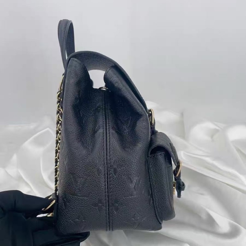 LV Back Up 小青蛙後背包黑金 粒面壓紋牛皮 芯片款18*20 95新配件塵袋-4