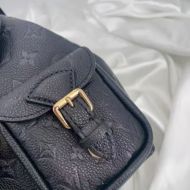 LV Back Up 小青蛙後背包黑金 粒面壓紋牛皮 芯片款18*20 95新配件塵袋-5