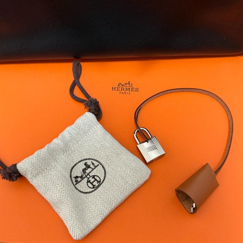 HERMES 愛馬仕 Herbag 31 黑米焦糖 防水布款 全新未使用 銀扣-13