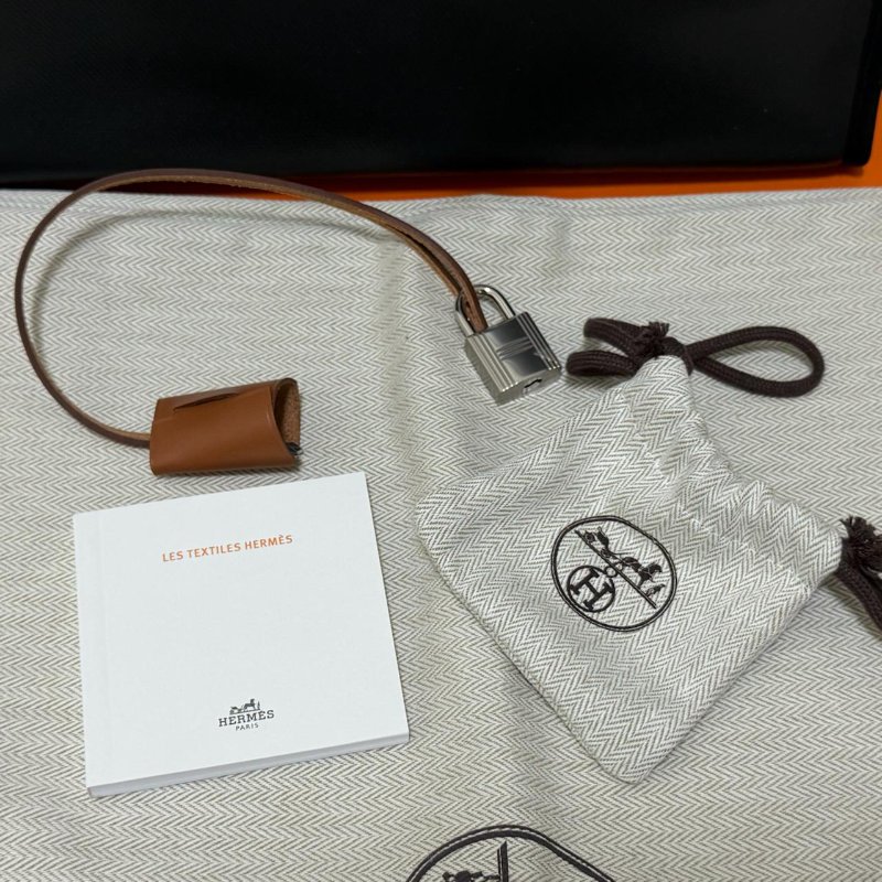 HERMES 愛馬仕 Herbag 31 黑米焦糖 防水布款 全新未使用 銀扣-14