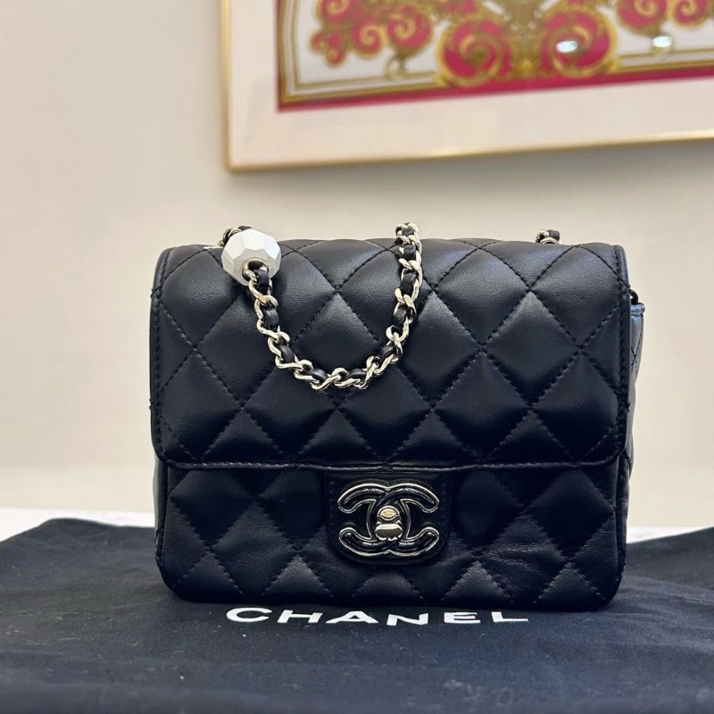 CHANEL 23P 琺瑯扣愛心皮穿鏈菱格方胖子 小羊皮斜背包 黑色 16*5cm*13cm 99新配件塵袋-1