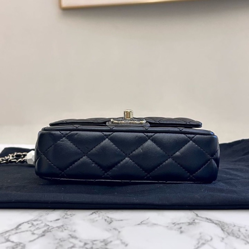 CHANEL 23P 琺瑯扣愛心皮穿鏈菱格方胖子 小羊皮斜背包 黑色 16*5cm*13cm 99新配件塵袋-4