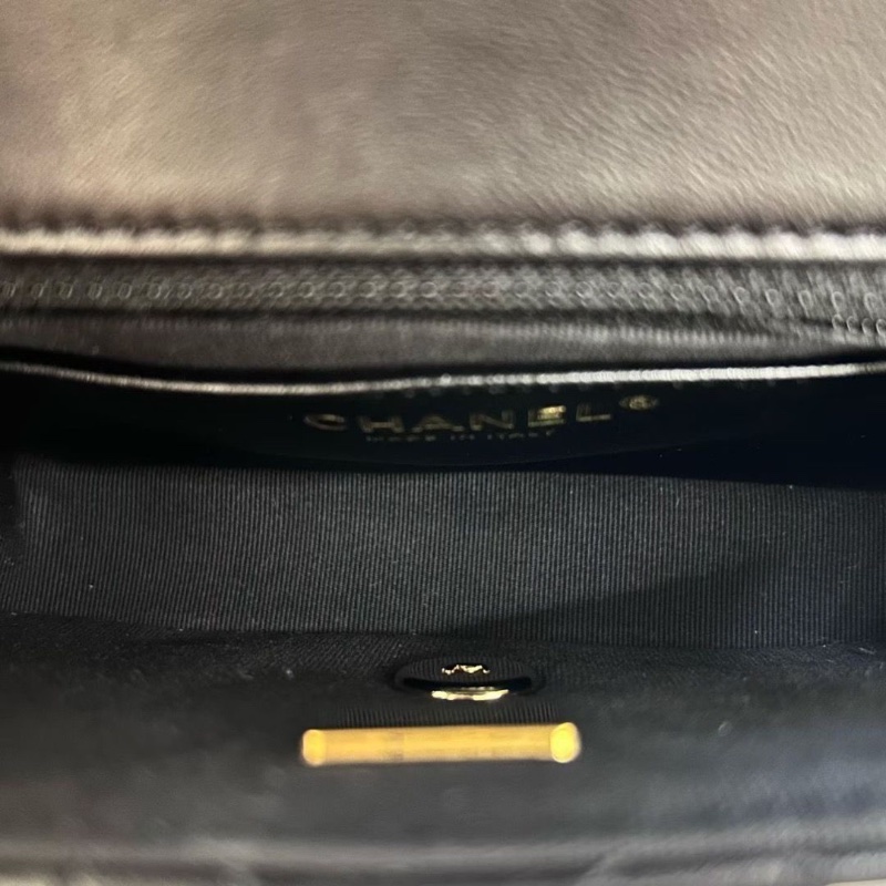 CHANEL 23P 琺瑯扣愛心皮穿鏈菱格方胖子 小羊皮斜背包 黑色 16*5cm*13cm 99新配件塵袋-6