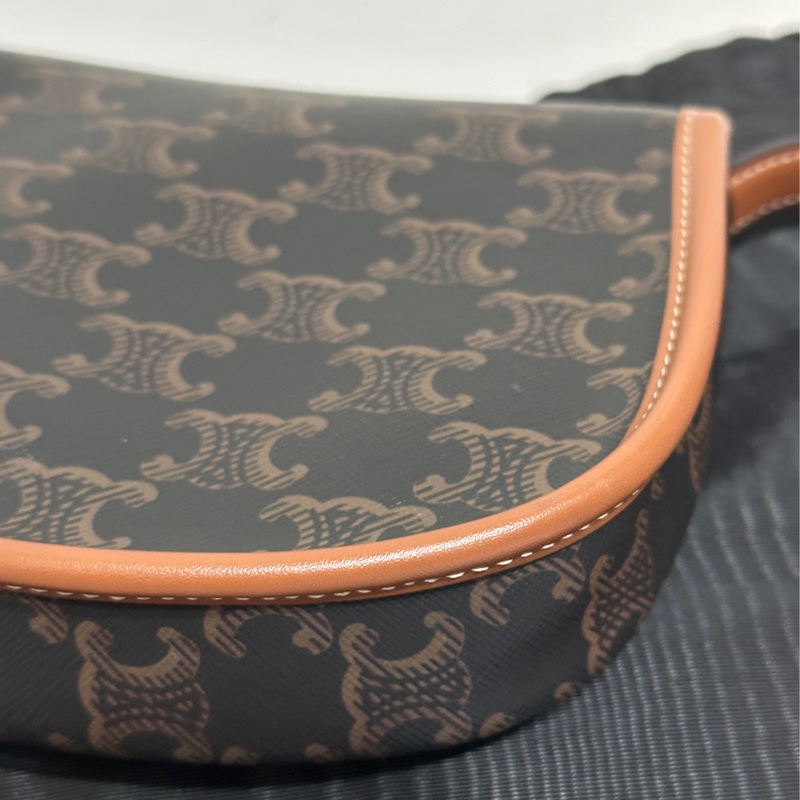 CELINE Triomphe 老花帆布小牛皮斜背包-9