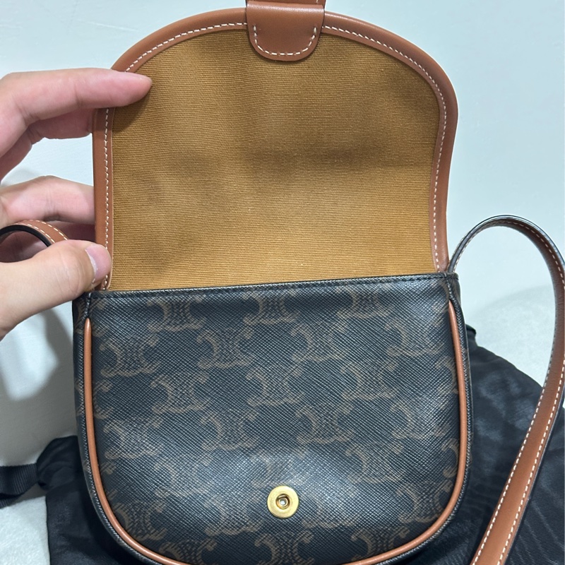 CELINE Triomphe 老花帆布小牛皮斜背包-12