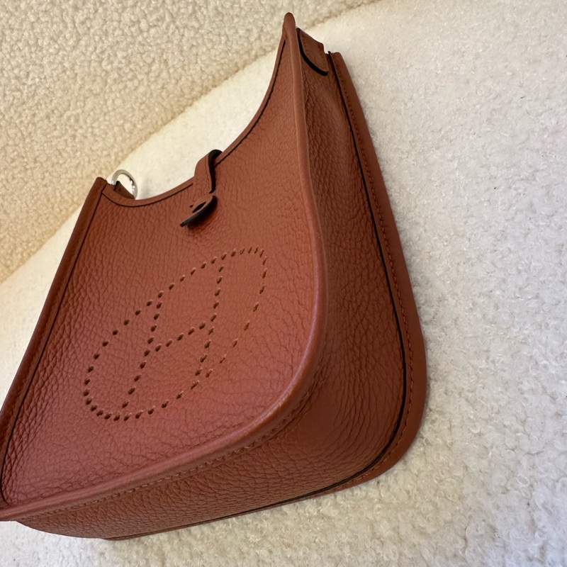 Hermès Mini Evelyne (TPM) 顏色:南瓜色(Pumpkin Orange)五金:銀扣(Palladium) 材質:TOgo牛皮-4
