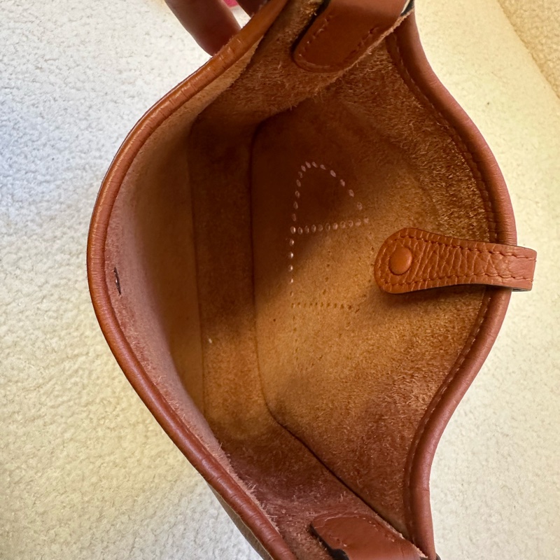 Hermès Mini Evelyne (TPM) 顏色:南瓜色(Pumpkin Orange)五金:銀扣(Palladium) 材質:TOgo牛皮-5