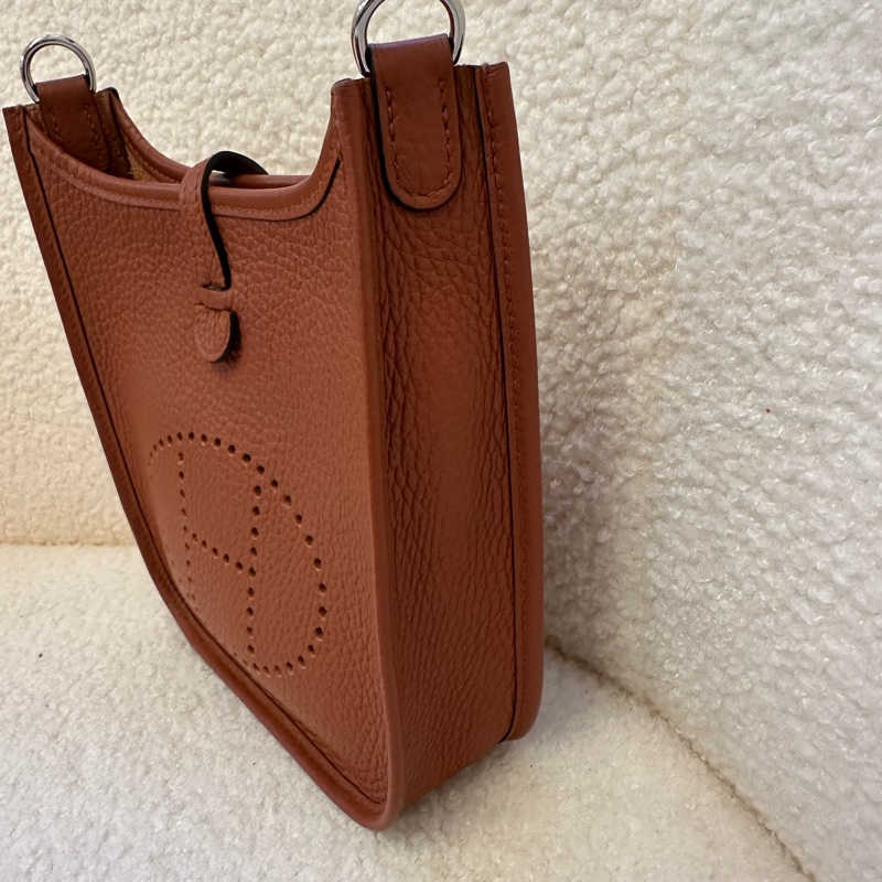 Hermès Mini Evelyne (TPM) 顏色:南瓜色(Pumpkin Orange)五金:銀扣(Palladium) 材質:TOgo牛皮-7