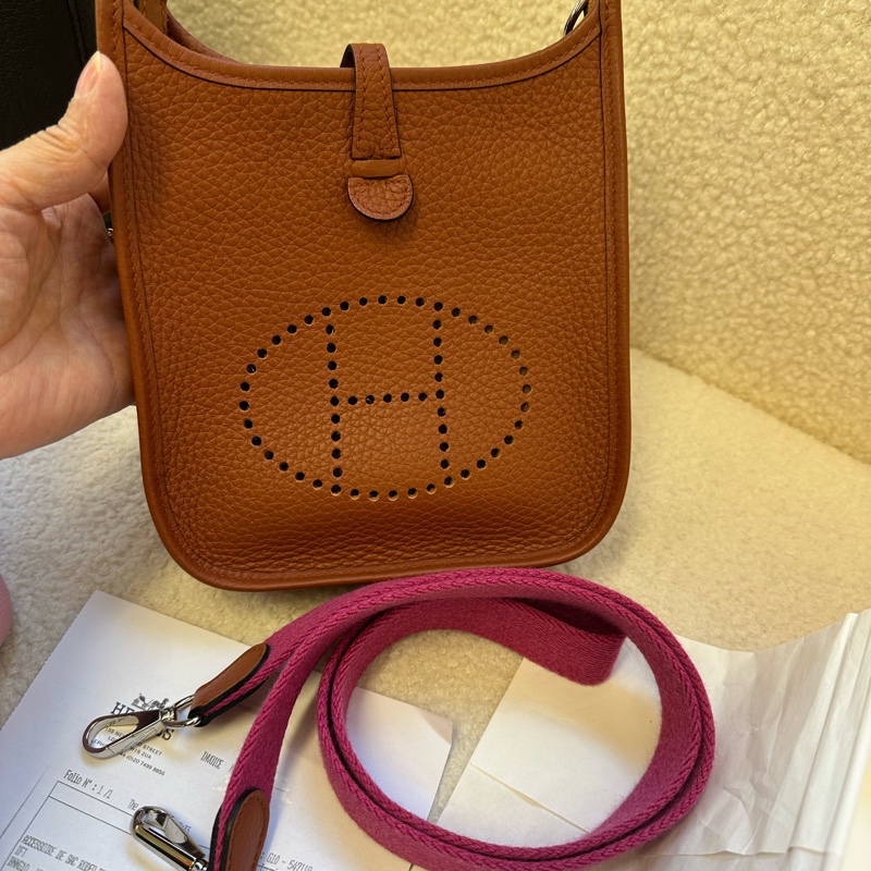 Hermès Mini Evelyne (TPM) 顏色:南瓜色(Pumpkin Orange)五金:銀扣(Palladium) 材質:TOgo牛皮-8