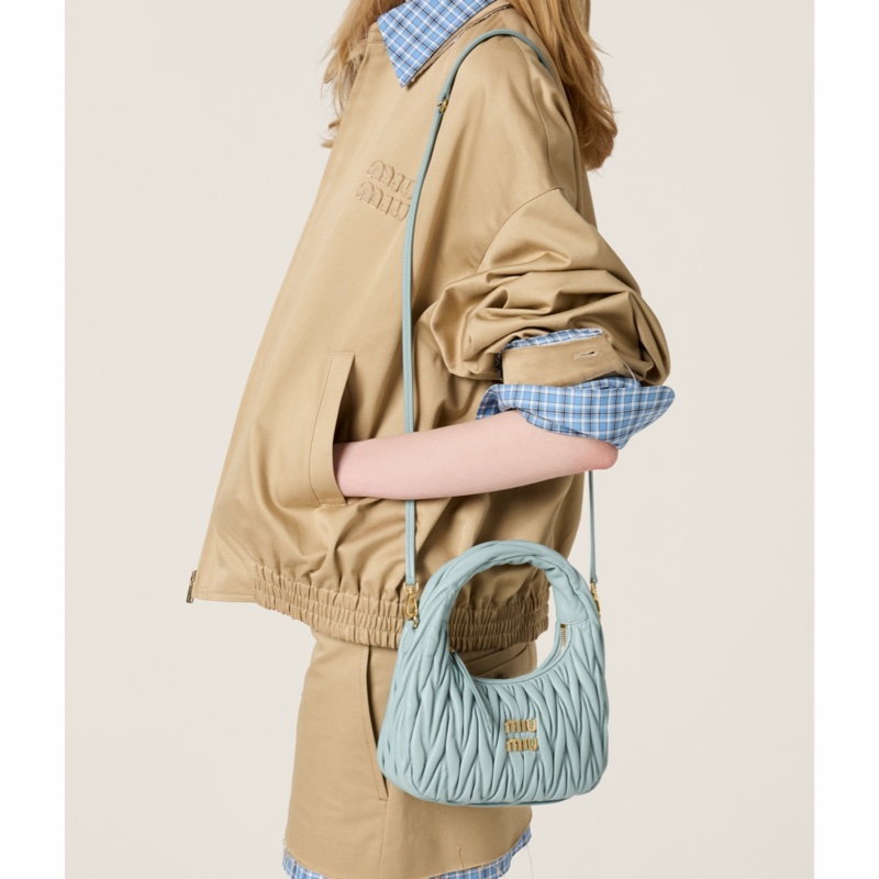 Miu Miu 女士 Wander 馬特拉塞凸紋納帕皮半月形包均碼碼20cm*6cm*17cm-1