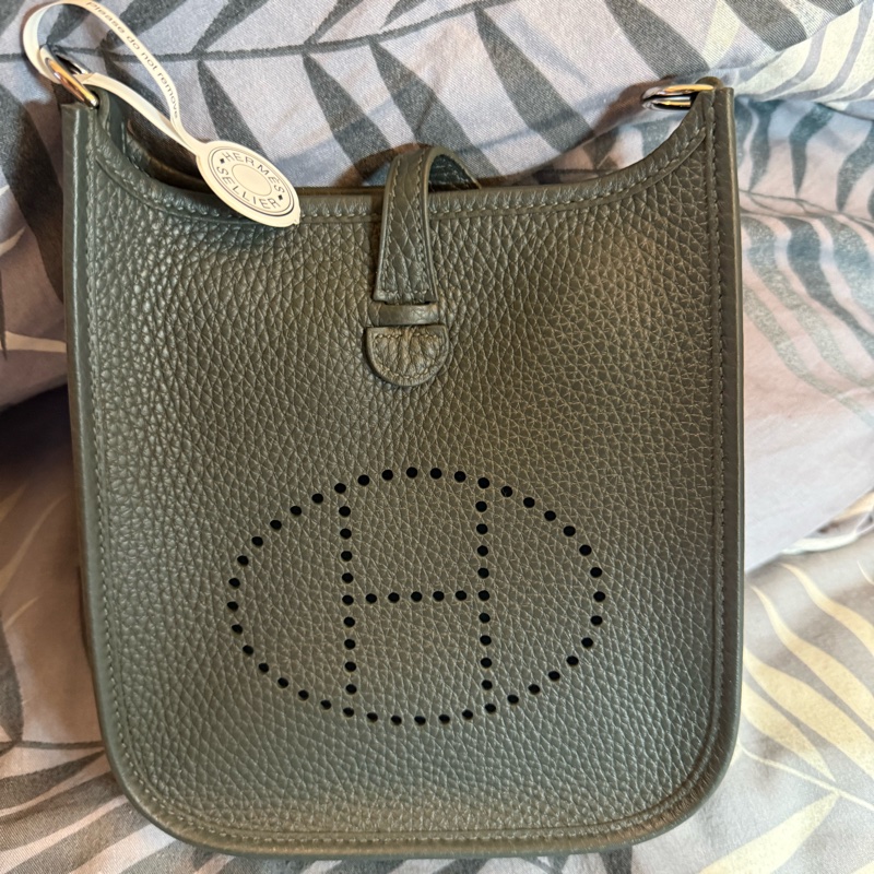 🐎售全新現貨 🐎愛馬仕 Hermès mini evelyne 灰綠色銀扣(新色)-6