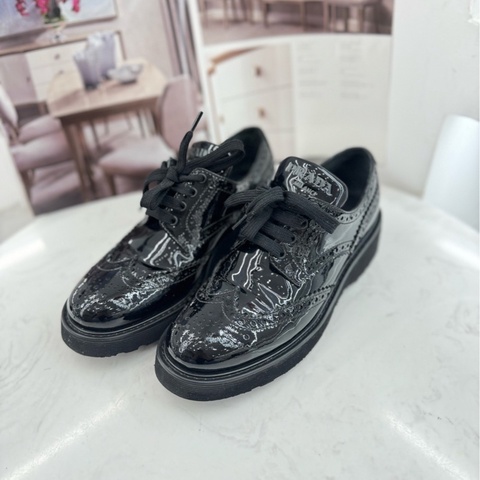 Prada 普拉達 女士皮鞋 復古系帶鞋 尺碼： 36.5