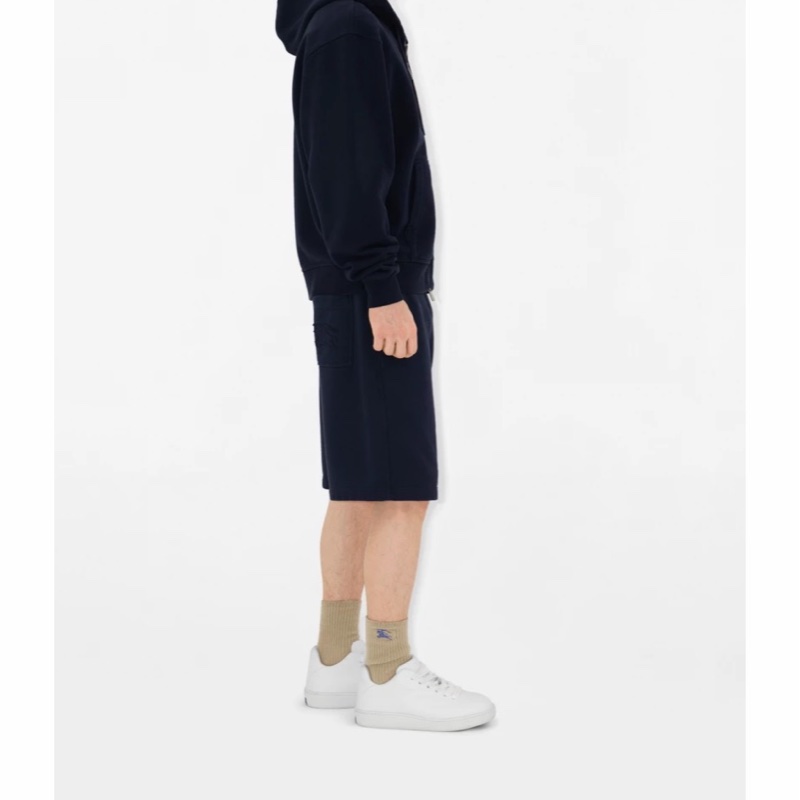 Burberry 男士 連帽拉鍊衛衣XS S M L XL XXL碼模特身高 189 CM,穿著 UK M 碼-3