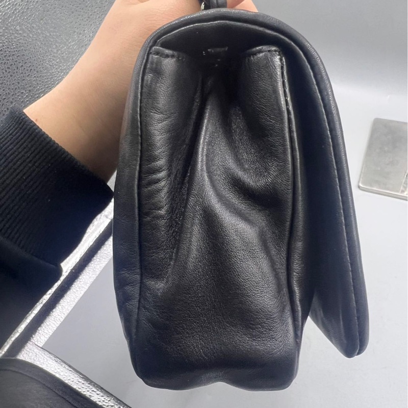 【甜酷女孩🖤🤍罕見有個性✨全網最低價】黑色小羊皮碎鑽翻蓋包-5