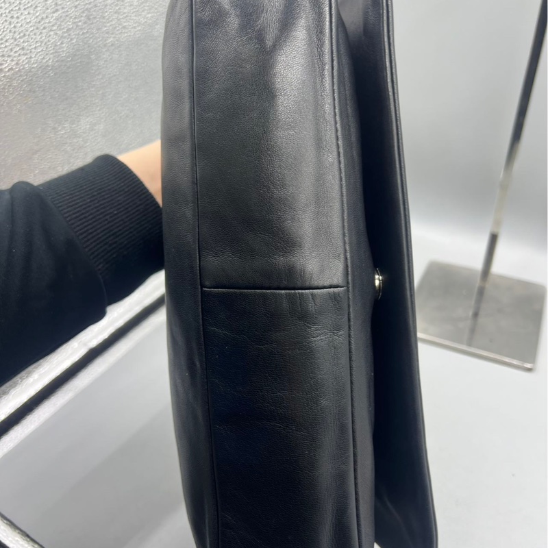 【甜酷女孩🖤🤍罕見有個性✨全網最低價】黑色小羊皮碎鑽翻蓋包-7