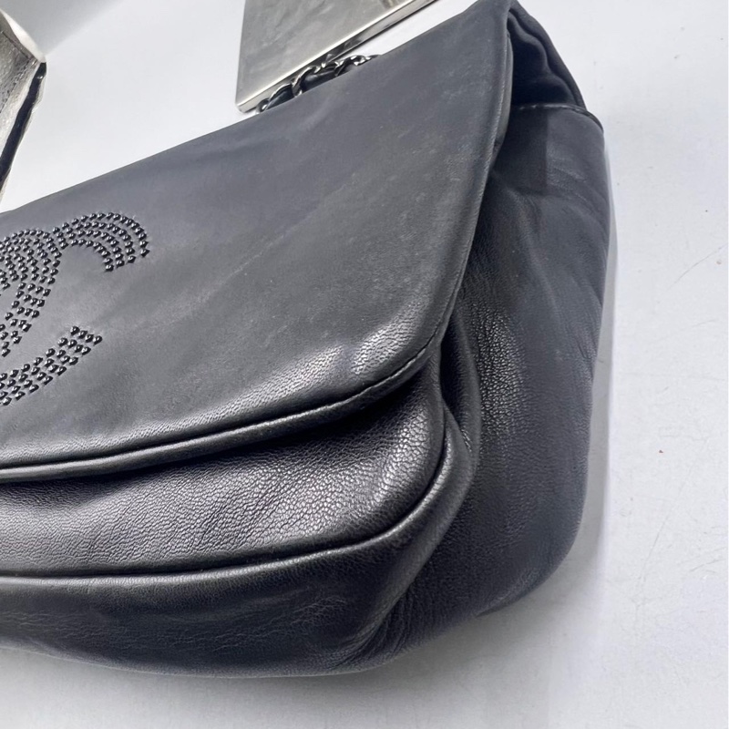 【甜酷女孩🖤🤍罕見有個性✨全網最低價】黑色小羊皮碎鑽翻蓋包-8