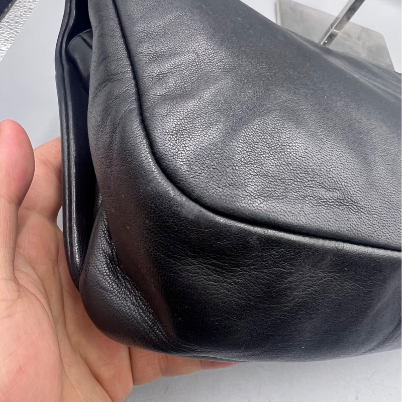 【甜酷女孩🖤🤍罕見有個性✨全網最低價】黑色小羊皮碎鑽翻蓋包-13