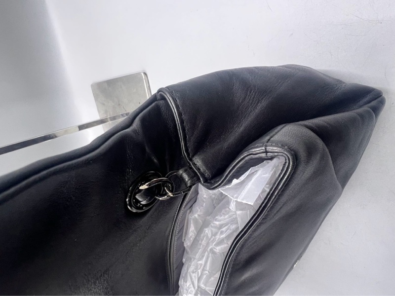 【甜酷女孩🖤🤍罕見有個性✨全網最低價】黑色小羊皮碎鑽翻蓋包-18