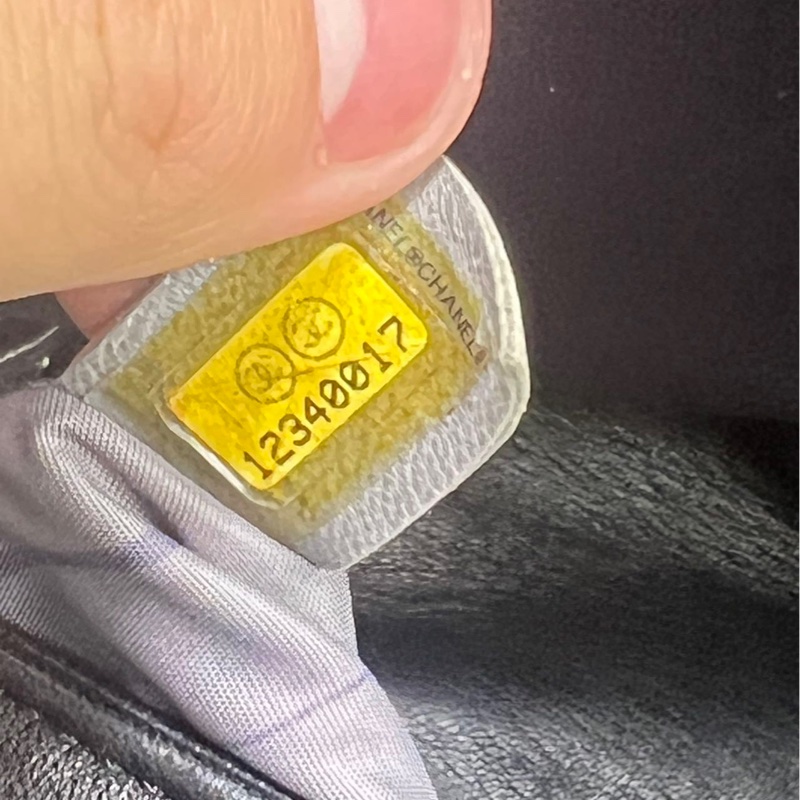 【甜酷女孩🖤🤍罕見有個性✨全網最低價】黑色小羊皮碎鑽翻蓋包-24