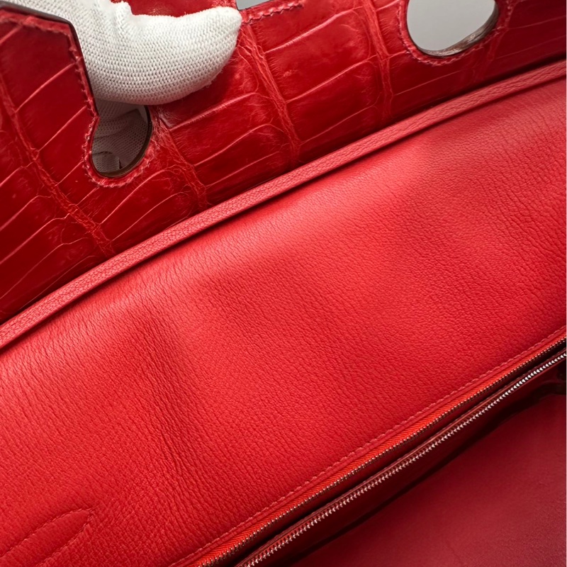 【貴氣逼人❤️適合高品味人士】Hermes Birkin 35 天葵紅 倒V亮面鰐魚皮 銀扣-26