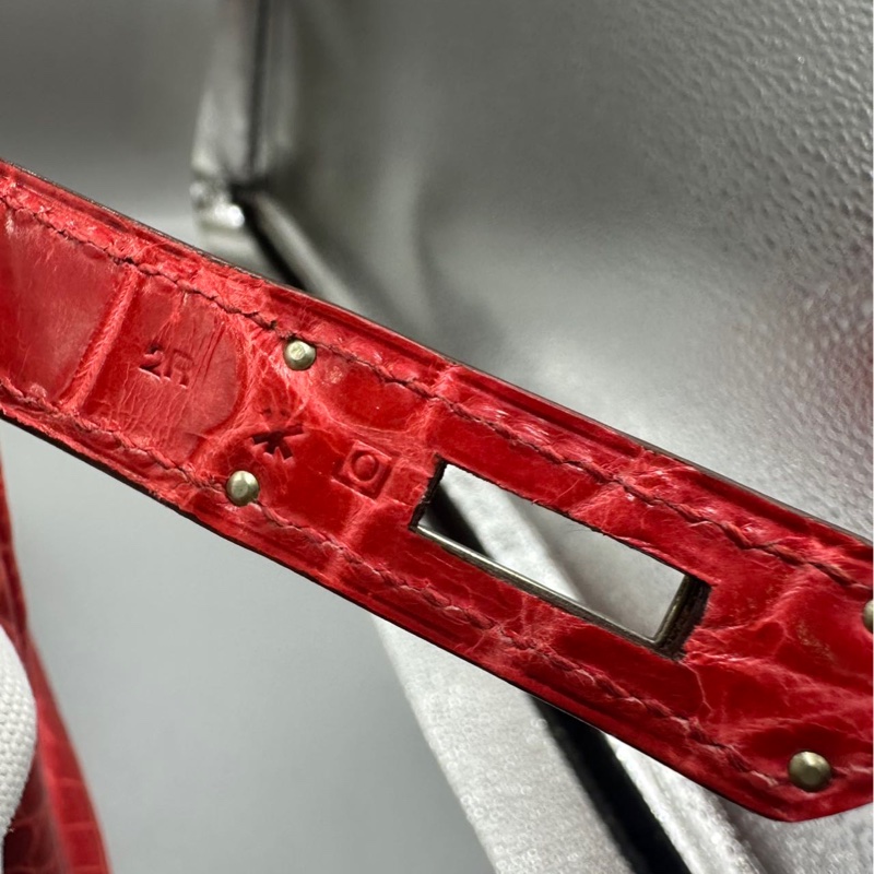 【貴氣逼人❤️適合高品味人士】Hermes Birkin 35 天葵紅 倒V亮面鰐魚皮 銀扣-28