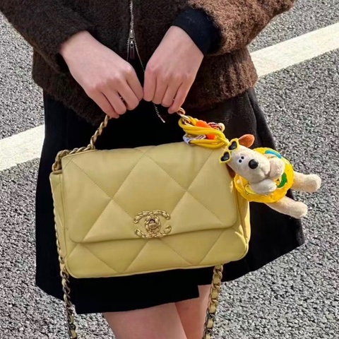 【96新 ✨ 全網最低價！】Chanel 香奈兒 小鴨黃色 金扣19bag 小號 （下單前先詢問庫存❗️）