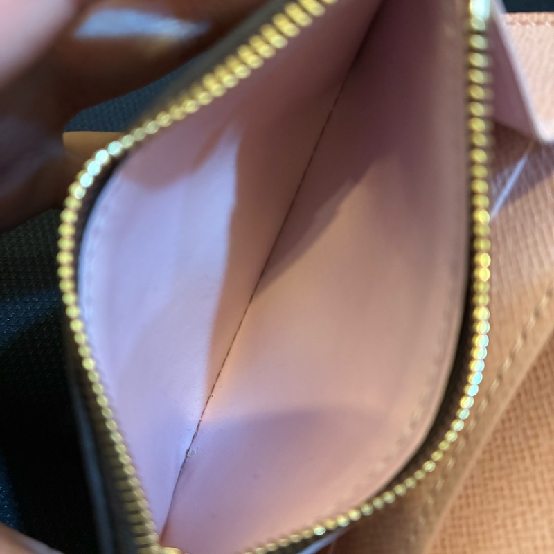 Lv M62361 花紋內粉扣式拉鏈錢包 可議-10