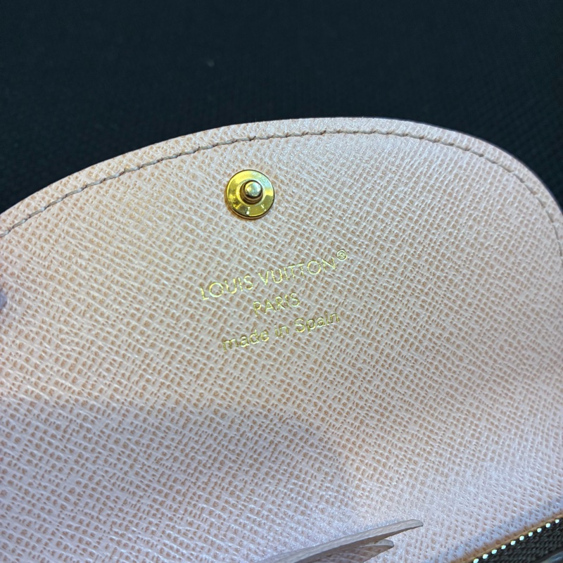 Lv M62361 花紋內粉扣式拉鏈錢包 可議-13