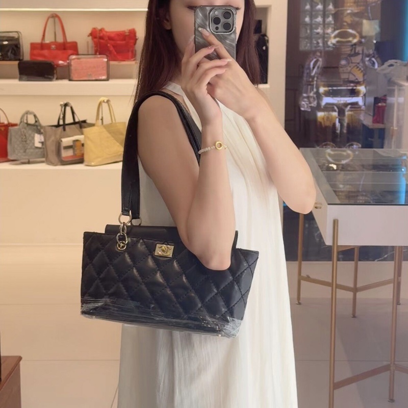 【絕版稀有✨CF系列小可愛💖全網獨有】Chanel黑金方扣外縫線CF小托特單肩包 7開-8