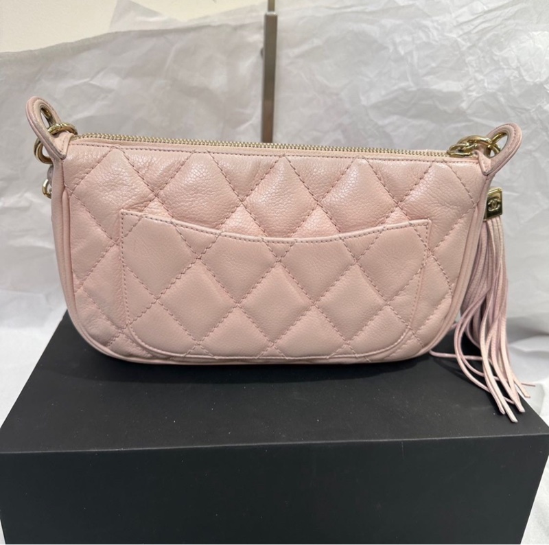 【Jennie同款💖中古甜酷😍全網最低價】CHANEL 櫻花粉金扣 流蘇 手提包|單肩包-5