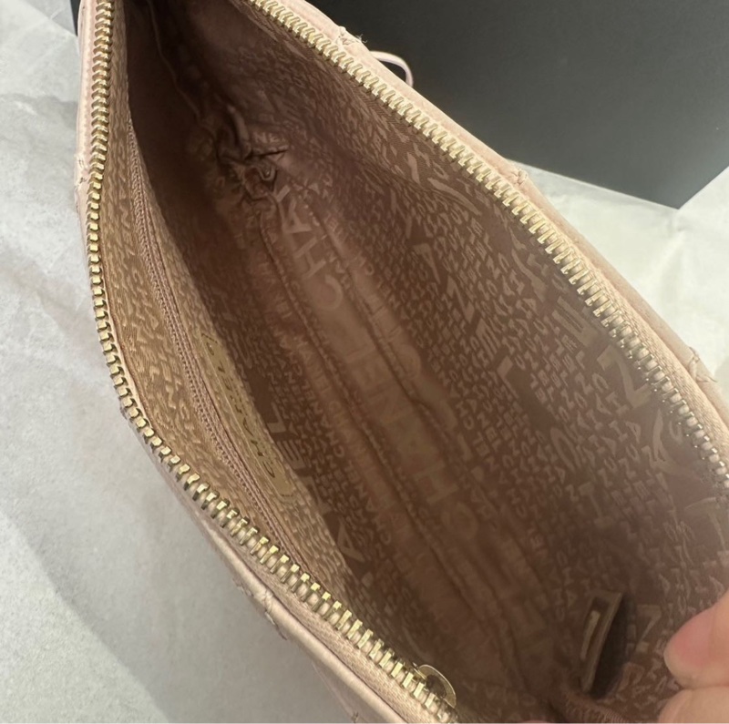 【Jennie同款💖中古甜酷😍全網最低價】CHANEL 櫻花粉金扣 流蘇 手提包|單肩包-8