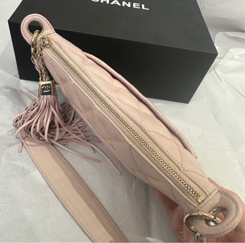 【Jennie同款💖中古甜酷😍全網最低價】CHANEL 櫻花粉金扣 流蘇 手提包|單肩包-9