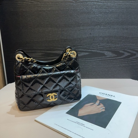 Chanel 黑油蠟皮霧金釦流浪Hobo天貓肩背斜背包