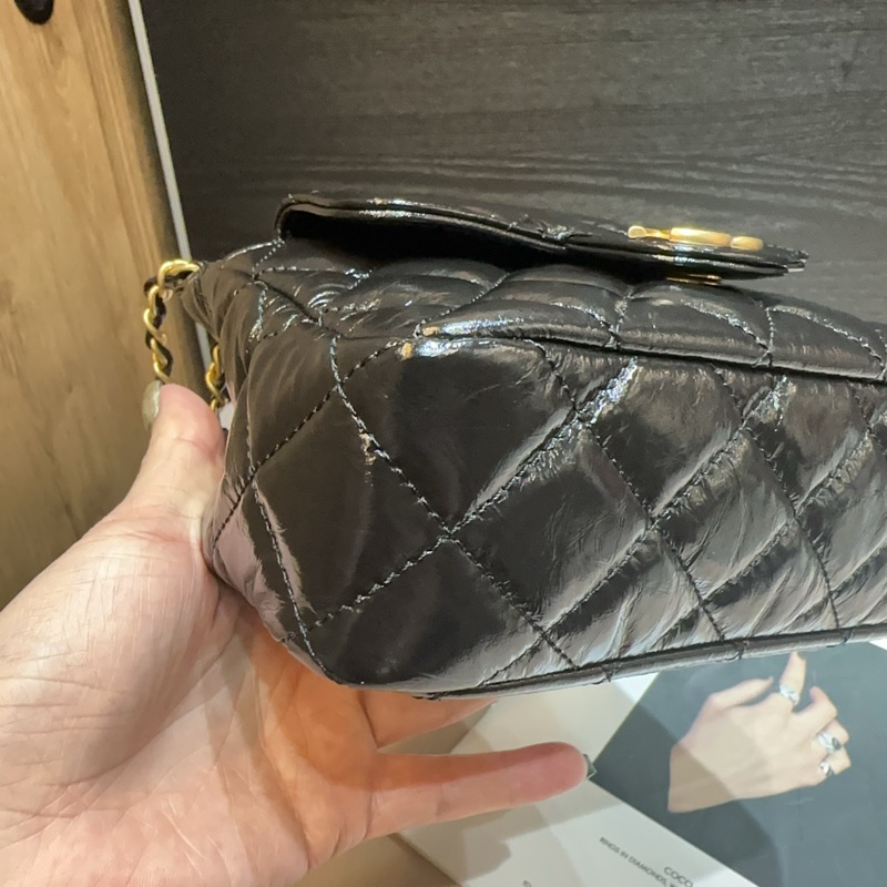 Chanel 黑油蠟皮霧金釦流浪Hobo天貓肩背斜背包-6