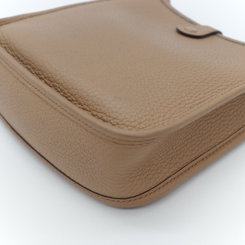 Hermès 愛馬仕 Evelyne 16 TPM 焦糖奶茶色 小牛皮 斜背小包-9