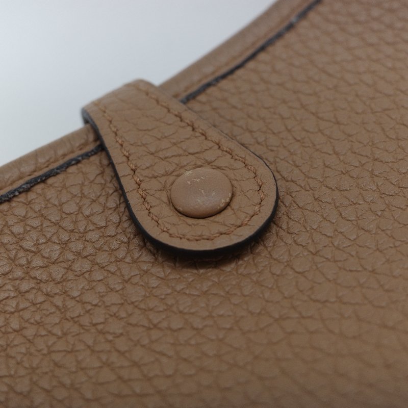 Hermès 愛馬仕 Evelyne 16 TPM 焦糖奶茶色 小牛皮 斜背小包-11