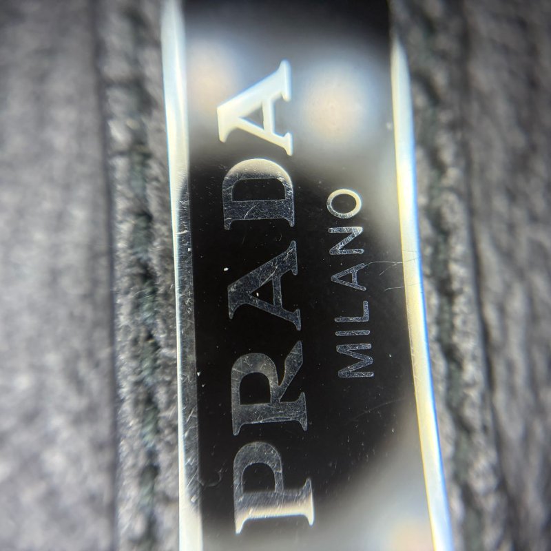 Prada Saffiano 手拿包-2