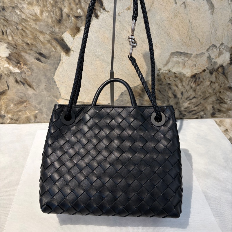 Bottega Veneta 黑銀羊皮 Andiamo 小號-1